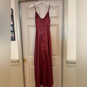 lulu’s burgundy maxi dress